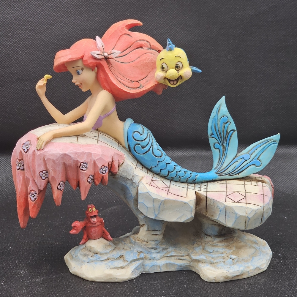 Jim Shore Disney Traditions "Dreaming Under The Sea" Figurine Showcase Collectio